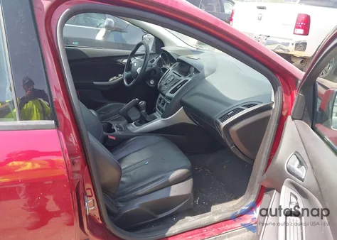 2014 Ford Focus Se z USA, uszkodzony, nr VIN 1FADP3F22EL297811